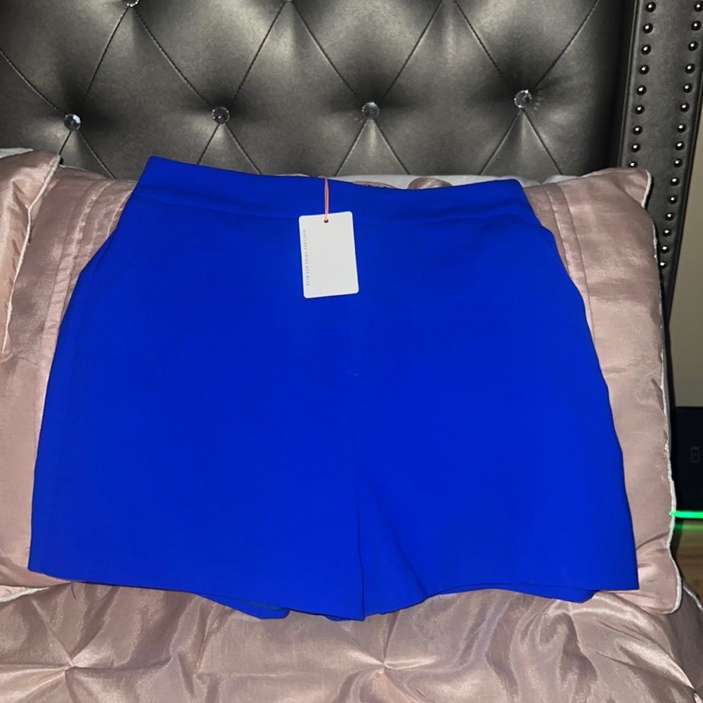 Skies are blue. Neon blue structured shorts, m